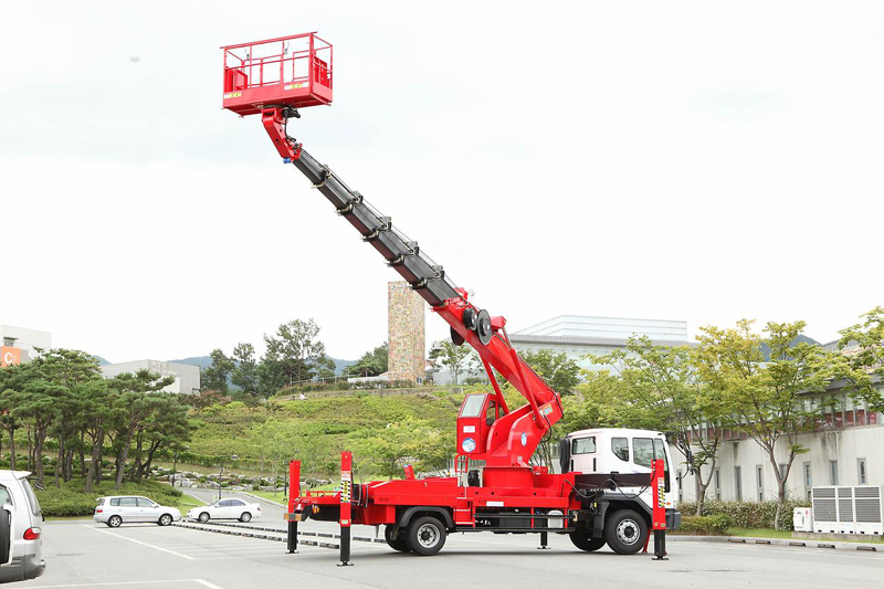 Автовышка 35 метров (АГП 35), телескопическая, на базе Hyundai